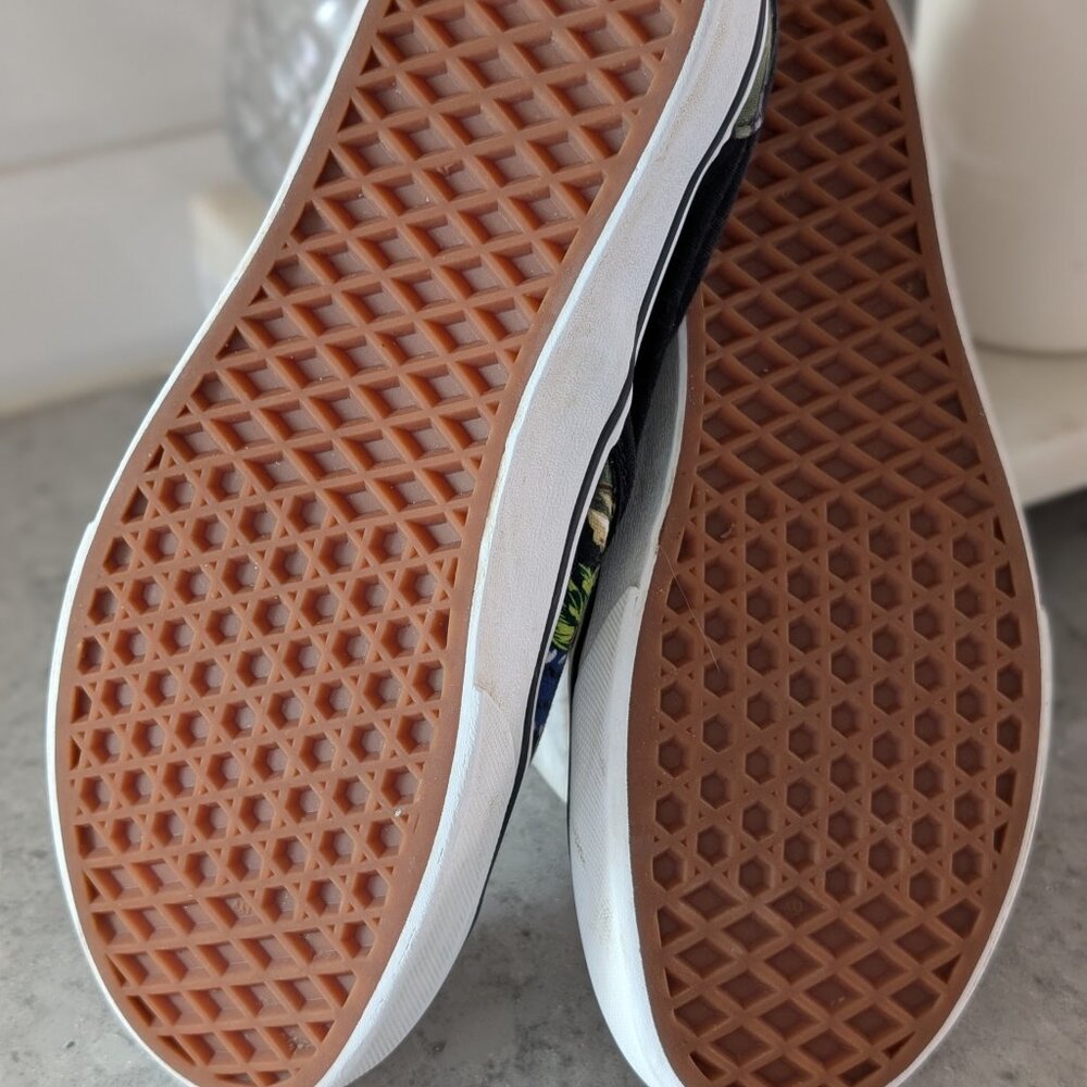 Vans Classic Slip-On Fruit Skull Shoes – Unisex Size 7.5 - - Picture 5 of 6